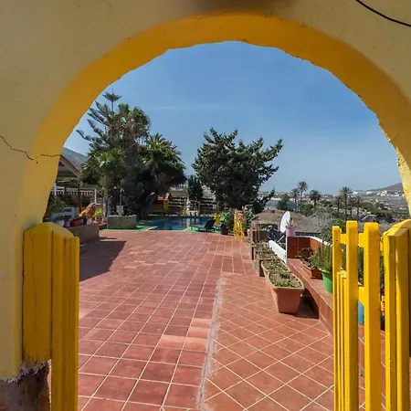2br House - Private Pool & Terrace